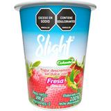 Yogur Descremado con Sabor a Fresa en Vaso Slight  200 g en Éxito